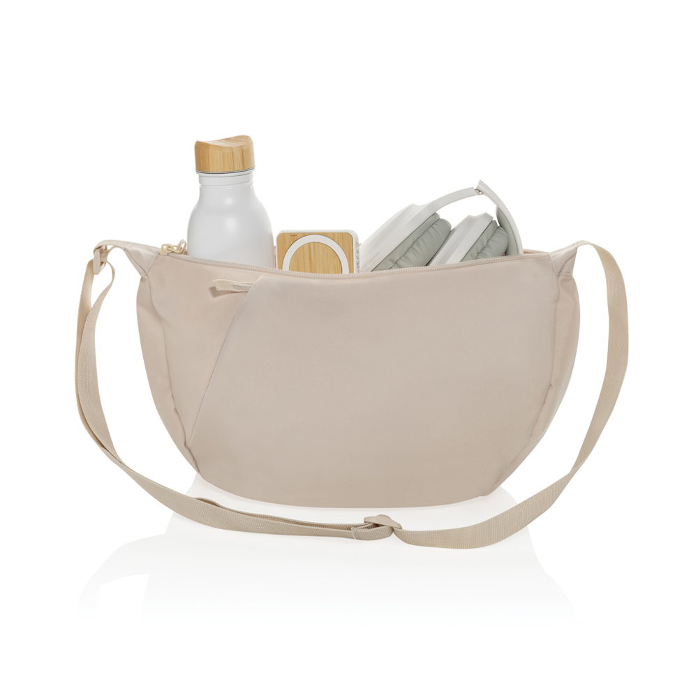 Crescent XL AWARE™ RPET halve maan sling bag